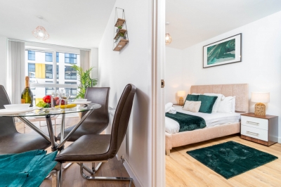 Two Bedroom City Centre Apartment - JQ - Fast WiFi - Netflix