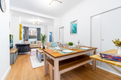 Stylish Three Bedroom House - Harborne - Parking - Garden