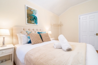 Stylish Three Bedroom House - Harborne - Parking - Garden
