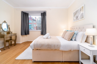Stylish Three Bedroom House - Harborne - Parking - Garden