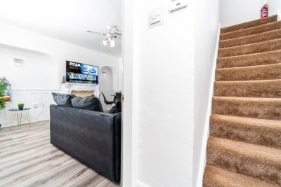 Stylish Three Bed House - Garden - Parking