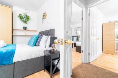 Stylish Three Bed House - Garden - Parking