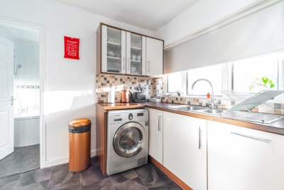 Stylish Three Bed House - Garden - Parking
