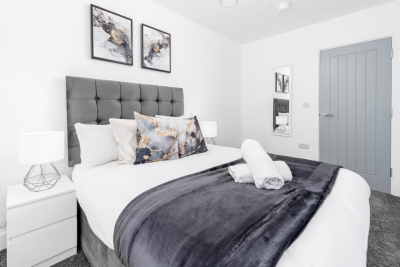 The Marsons Collection - Two Bedroom Apartment  -  Balcony - Parking -  Smethwick 2