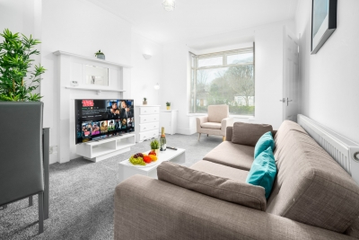 Two Bed House - Courtyard - Parking - Harborne