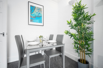Two Bed House - Courtyard - Parking - Harborne