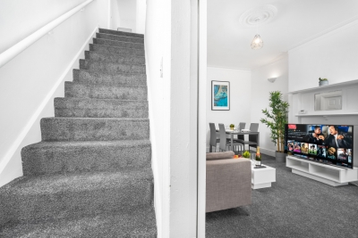 Two Bed House - Courtyard - Parking - Harborne