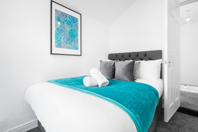 Two Bed House - Courtyard - Parking - Harborne