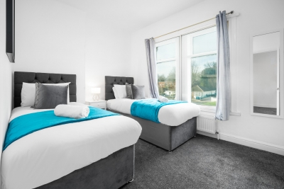 Two Bed House - Courtyard - Parking - Harborne