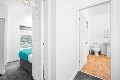 Two Bed House - Courtyard - Parking - Harborne