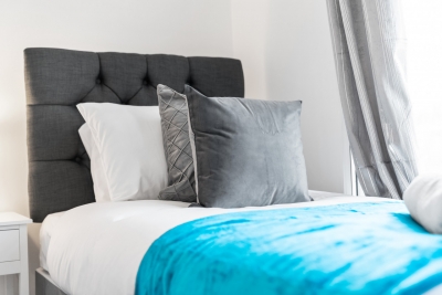 Two Bed House - Courtyard - Parking - Harborne