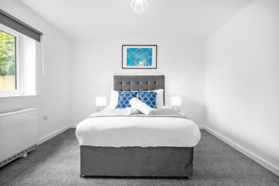 Stylish 2 Bed Apartment -  Parking - Smart TV - WIFI