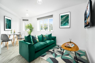 Stylish 2 Bed Apartment -  Parking - Smart TV - WIFI