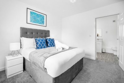 Stylish 2 Bed Apartment -  Parking - Smart TV - WIFI