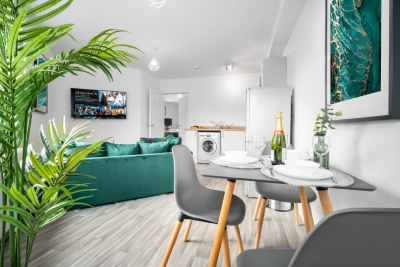 Stylish 2 Bed Apartment -  Parking - Smart TV - WIFI