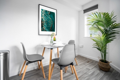 Stylish 2 Bed Apartment -  Parking - Smart TV - WIFI