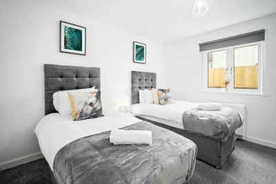 Stylish 2 Bed Apartment -  Parking - Smart TV - WIFI