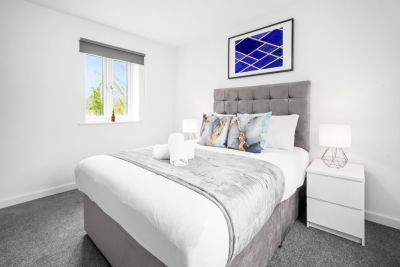 Stylish 2 Bed Apartment -  Parking - Smart TV - WIFI