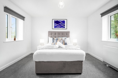 Stylish 2 Bed Apartment -  Parking - Smart TV - WIFI