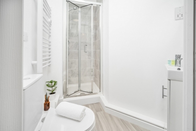 Stylish 2 Bed Apartment -  Parking - Smart TV - WIFI
