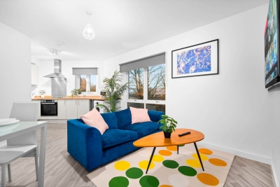 Stylish 2 Bed Apartment -  Parking - Smart TV - WIFI