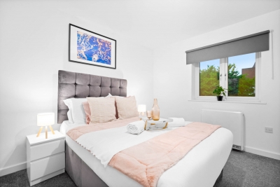 Stylish 2 Bed Apartment -  Parking - Smart TV - WIFI