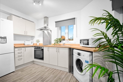 Stylish 2 Bed Apartment -  Parking - Smart TV - WIFI