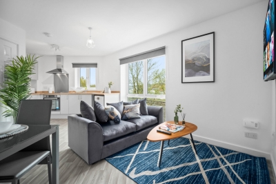 Stylish 2 Bed Apartment -  Parking - Smart TV - WIFI