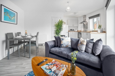 Stylish 2 Bed Apartment -  Parking - Smart TV - WIFI