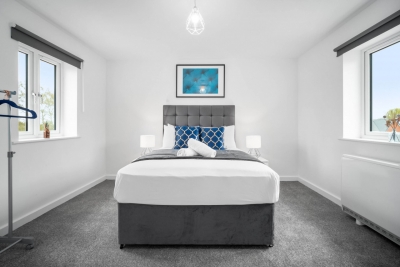 Stylish 2 Bed Apartment -  Parking - Smart TV - WIFI