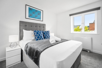 Stylish 2 Bed Apartment -  Parking - Smart TV - WIFI