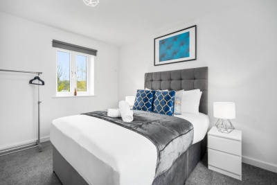 Stylish 2 Bed Apartment -  Parking - Smart TV - WIFI