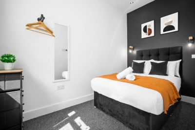Modern Apartment - On Street Parking - Rowley Regis
