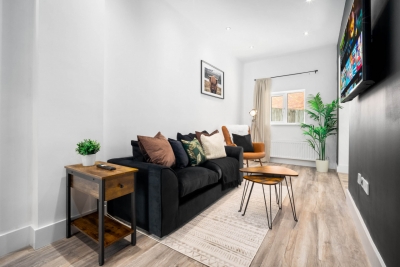 Modern Apartment - On Street Parking - Rowley Regis
