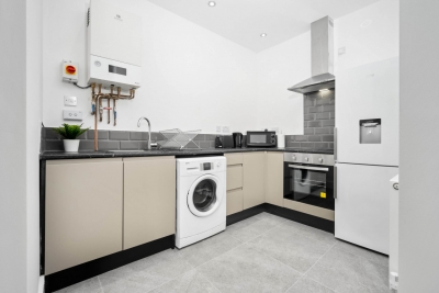 Modern Apartment - On Street Parking - Rowley Regis