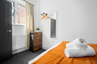 Modern Apartment - On Street Parking - Rowley Regis