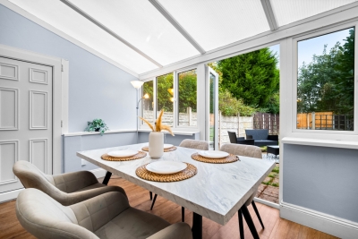 Three Bedroom House - Parking - Garden