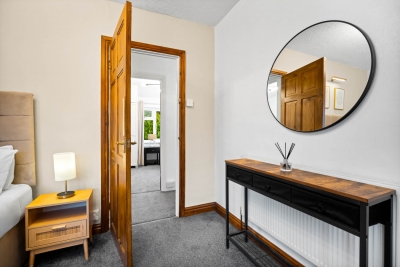 Three Bedroom House - Parking - Garden