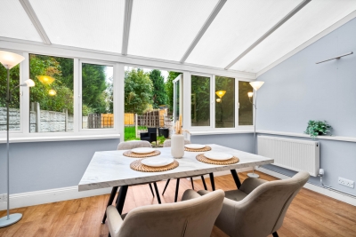 Three Bedroom House - Parking - Garden