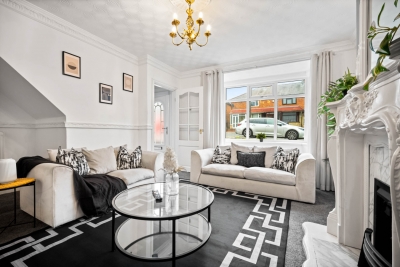 Three Bedroom House - Parking - Garden