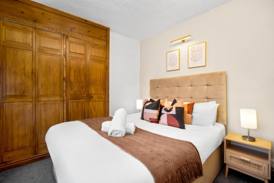 Three Bedroom House - Parking - Garden