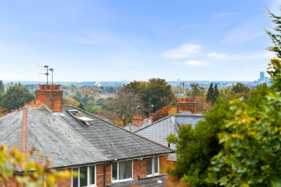 Three Bedroom House - Parking - Garden