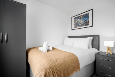 Stylish 2 Bedroom Apartment - Parking - Smart TV - WIFI