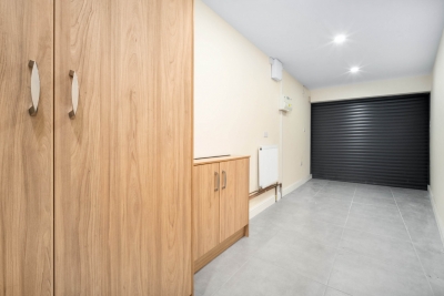 Modern 4 Bedroom House - Garden - Parking