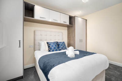 Modern 4 Bedroom House - Garden - Parking