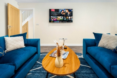 Modern 4 Bedroom House - Garden - Parking