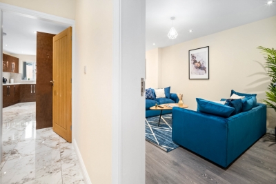 Modern 4 Bedroom House - Garden - Parking