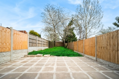 Modern 4 Bedroom House - Garden - Parking
