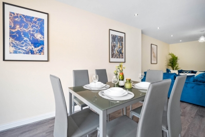 Modern 4 Bedroom House - Garden - Parking