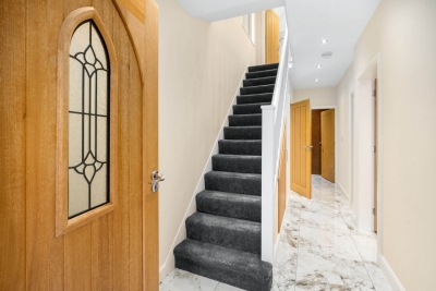 Modern 4 Bedroom House - Garden - Parking